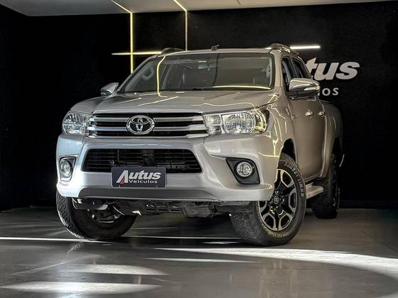 TOYOTA HILUX 2.7 SR 4X2 CD 16V FLEX 4P MANUAL TOYOTA HILUX 2.7 SR 4X2 CD 16V FLEX 4P MANUAL